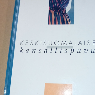 Salo : Keskisuomalaiset kansallispuvut ( SIS POSTIKULU )