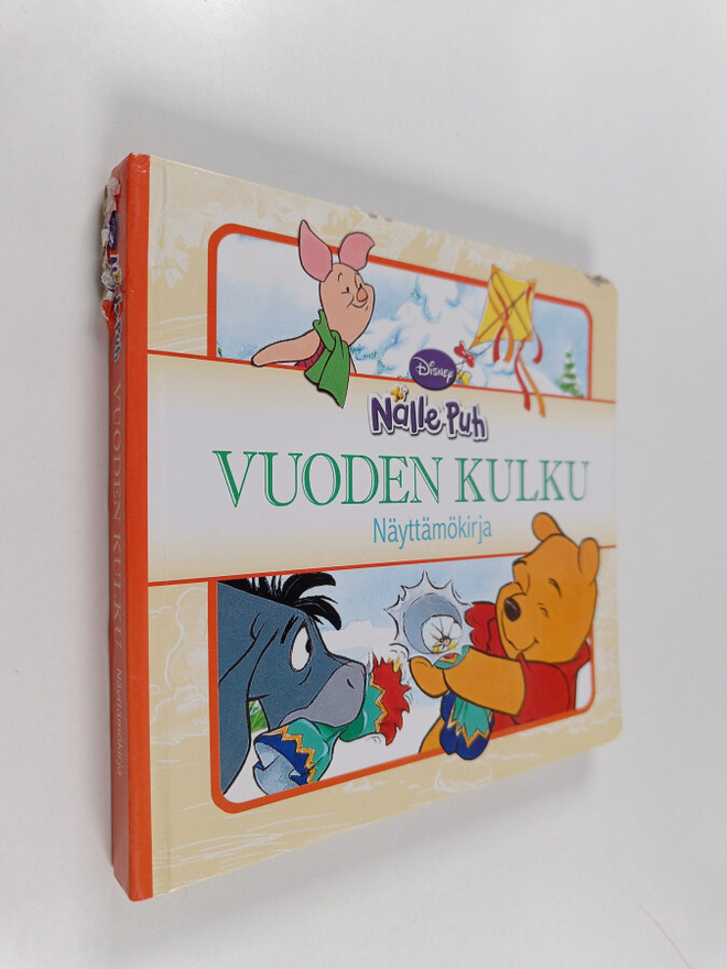 Vuoden kulku : näyttämökirja