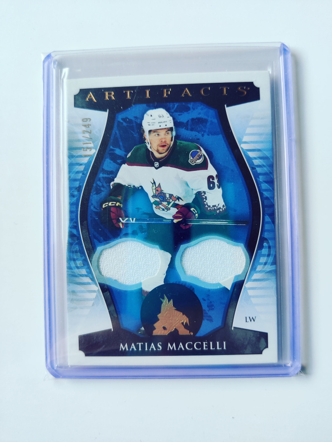 Matias Maccelli 23-24 Artifacts Jersey /249
