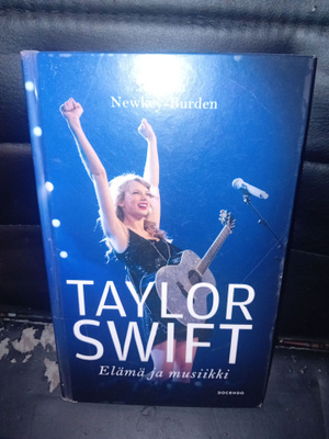 Taylor Swift : Elämä ja musiikki  ( SIS POSTIKULU )