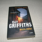 Elly Griffiths Musta enkeli -nid - pikkukuva 1