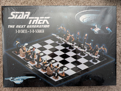 STAR TREK - THE NEXT GENERATION 3-D CHESS