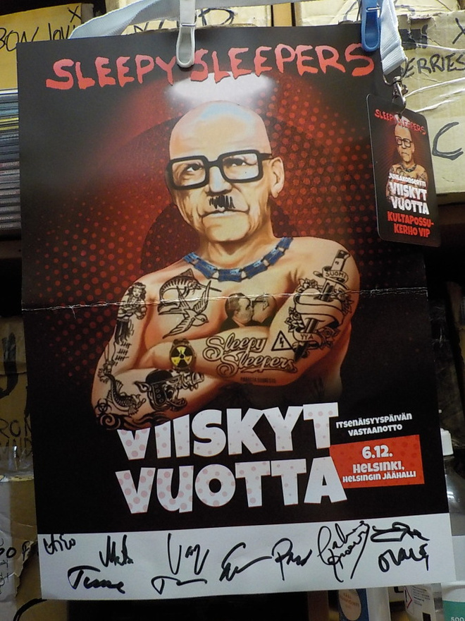 SLEEPY SLEEPERS KEIKKAJULISTE YHDEKSÄLLÄ NIMMARILLA