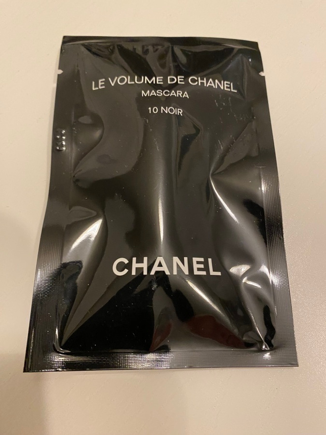 CHANEL LE VOLUME RIPSIVÄRI  1 gr