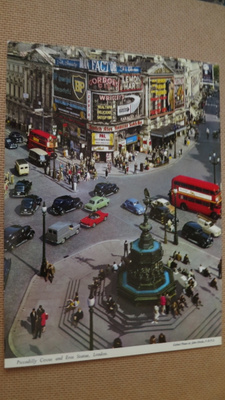 UK: kaksitoista vintage isokoista postikorttia
