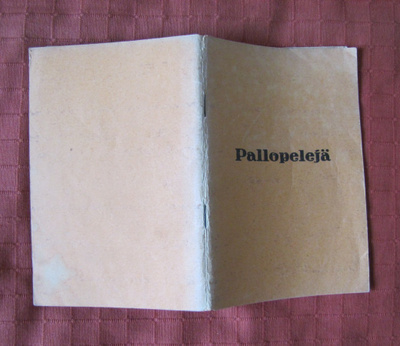 Pallopelejä - vanha opas- ja sääntövihkonen