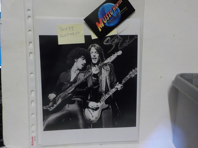 THIN LIZZY - SIGNED PICTURE SCOTT GORHAM / NIMMAROITU KUVA