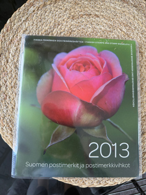 Täydellinen 2013 Suomen postimerkit ja postimerkkivihkot