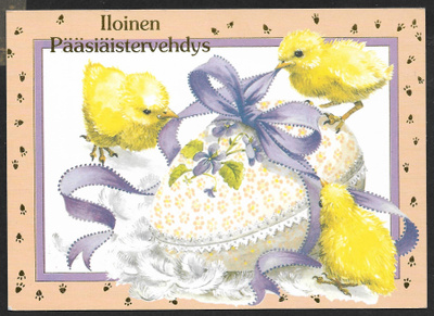 Tiput nyppivät koristemunan rusettia