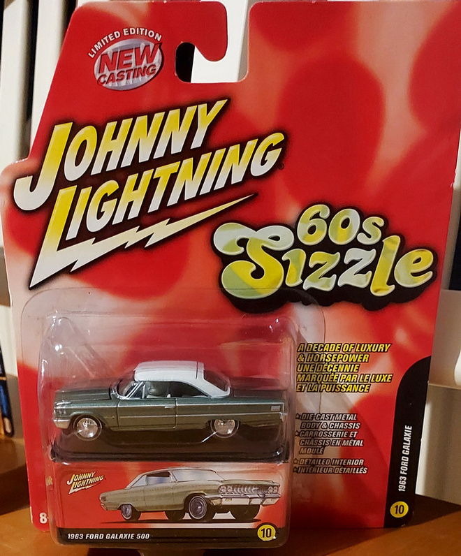 Johnny Lightning - 1963 Ford Galaxie 500