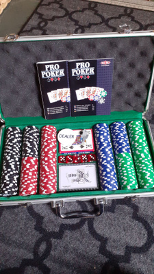 Pokerisetti Pokerisalkku