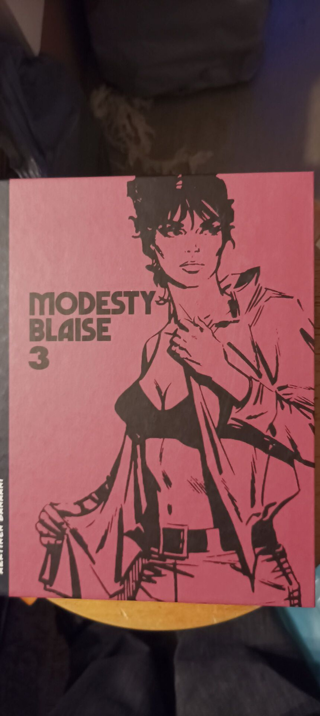 Modesty Blaise sarjakuvakirjat 2 ja 3