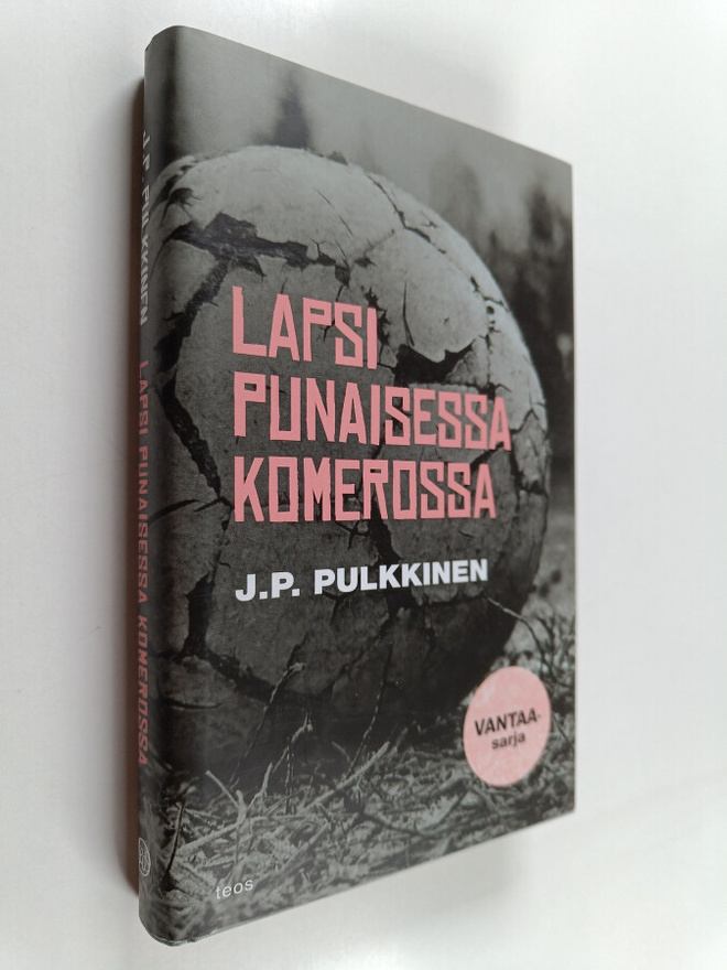 J. P. Pulkkinen : Lapsi punaisessa komerossa