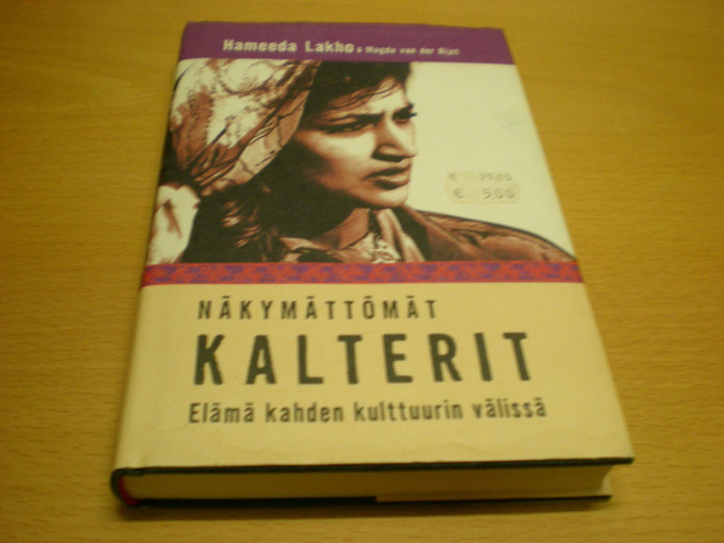 Hameeda Lakho & Magda van der Rijst: Näkymättömät kalterit -