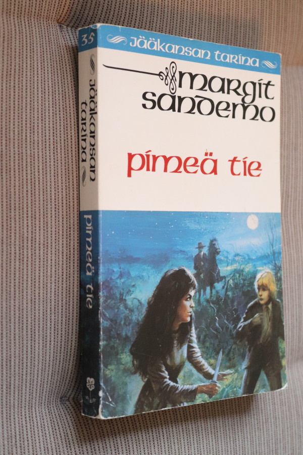 Margit Sandemo : Pimeä tie Jääkansan tarina 35