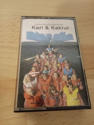 Kari ja kakrut pinnalla C-kasetti