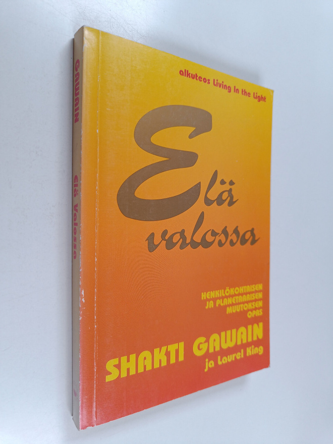 Shakti Gawain : Elä valossa : henkilökohtaisen ja planeta...