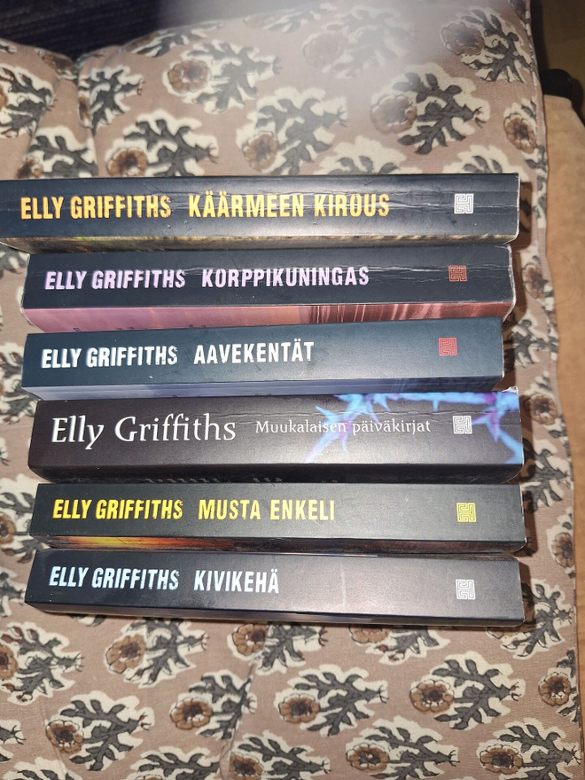 Elly Griffiths pokkareita 6 kpl