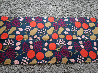 Marimekko Pieni Tori-syysverho nipsukiinnitys