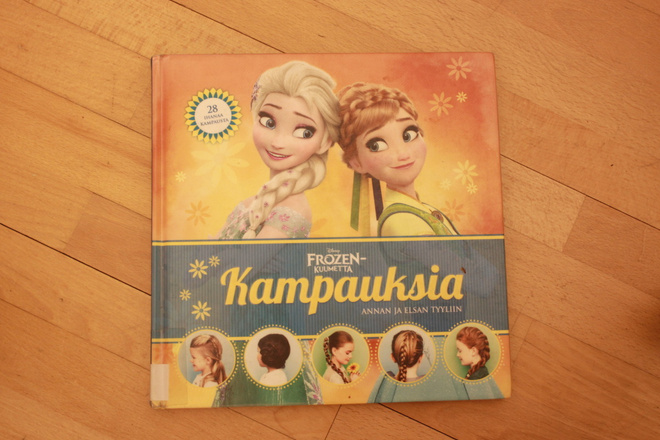 Frozen kuumetta kampauksia Annan ja Elsan tyyliin D2