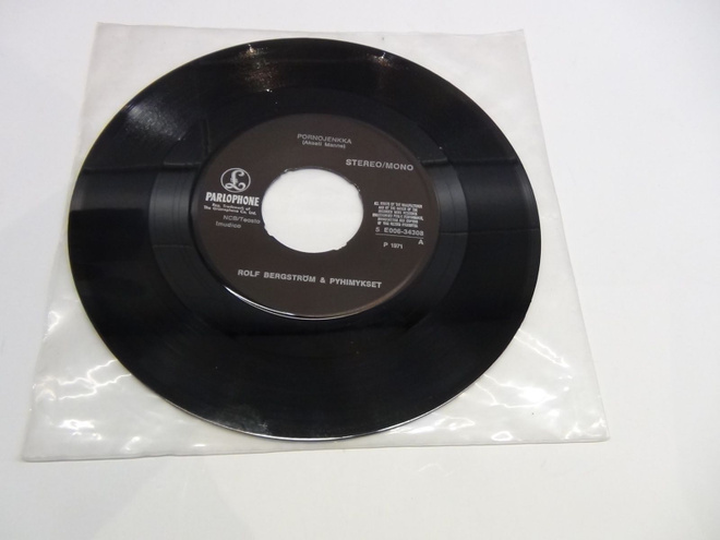 ROLF BERGSTRÖM & PYHIMYKSET 7´PORNO JENKKA, KATINKA - VILLI