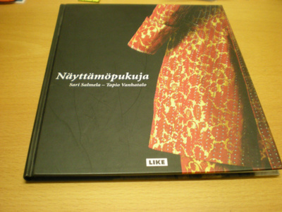 Sari Salmela - Tapio Vanhatalo: Näyttämöpukuja