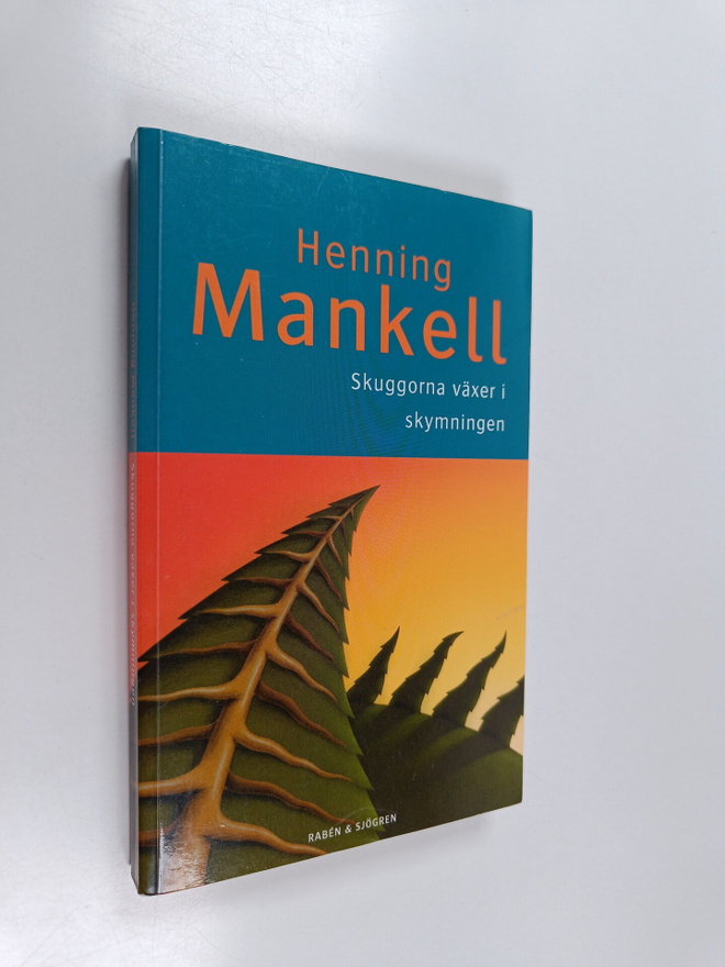 Henning Mankell : Skuggorna växer i skymningen : den andr...