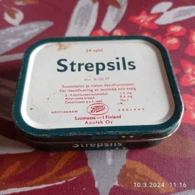 Vintage peltirasia.