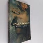 Michel Faber : Under skinnet - pikkukuva 1