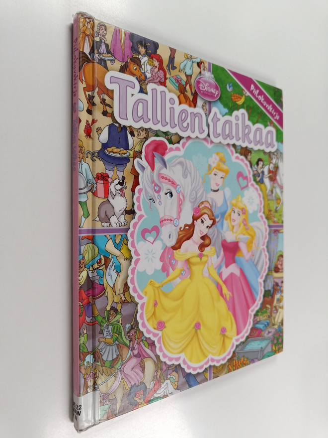 Walt Disney : Tallien taikaa : piilokuvakirja