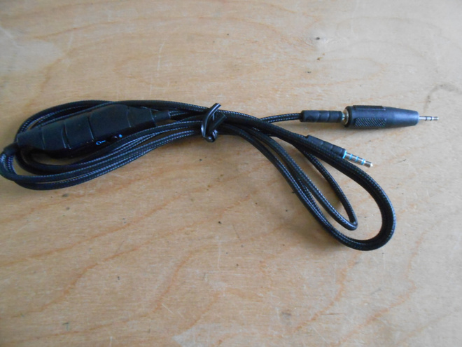 1.5m  Audio kaapeli/johto + adapteri 3,5-2,5mm.