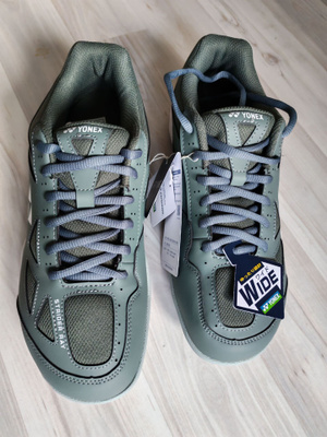 Yonex sisäpelikengät leveä koko 41