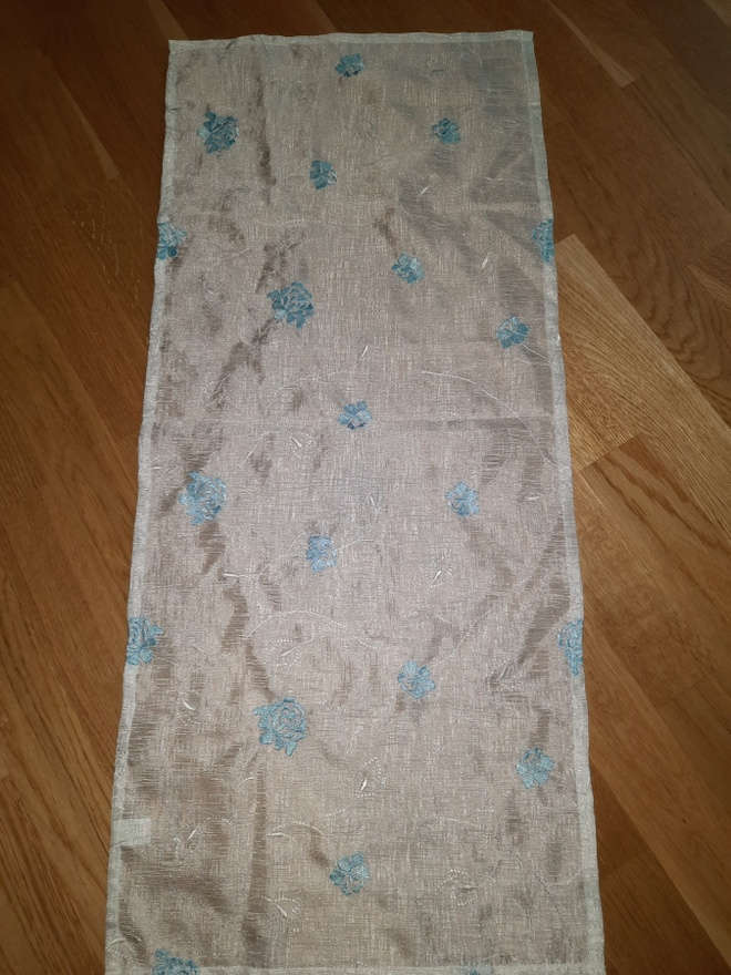 Sinivalkoinen kaitaliina 90x40cm