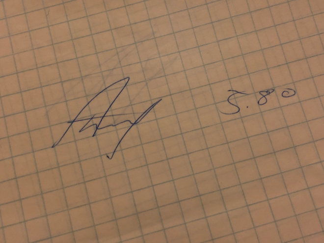 Atanas Tarev nimikirjoitus paperilla