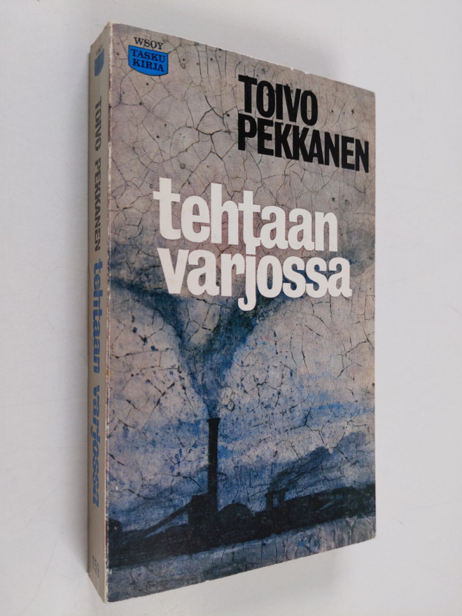 Toivo Pekkanen : Tehtaan varjossa : Romaani