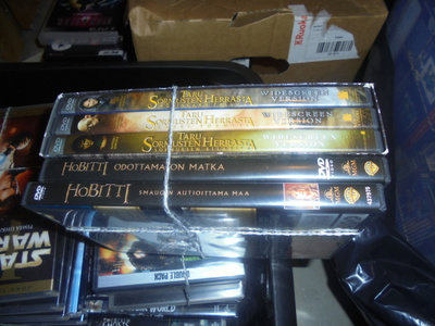 DVD Taru Sormusten herrasta 3 kpl ja Hobitit 2 kpl