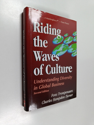 Fons Trompenaars : Riding the waves of culture : understa...