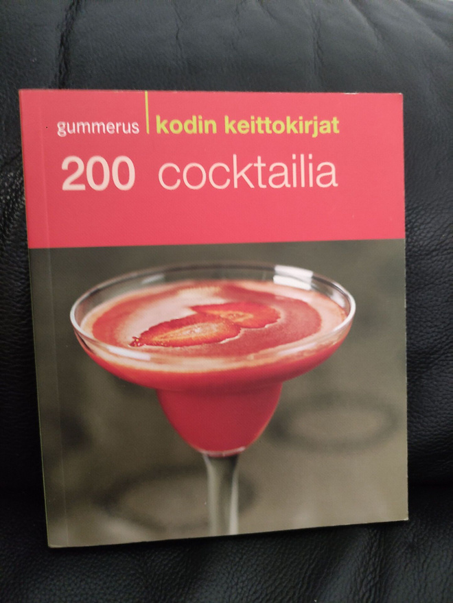 Kirja: 200 cocktailia