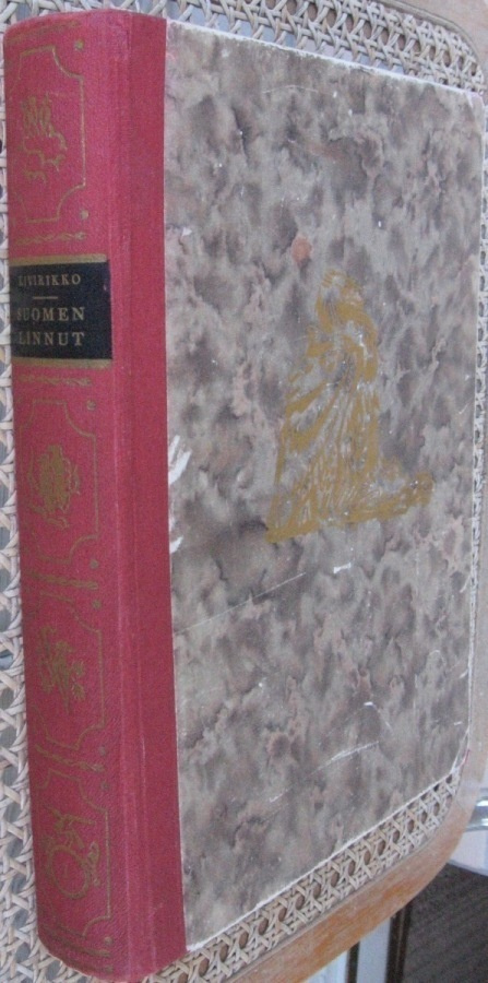 K. E. Kivirikko: Suomen linnut, I osa.  Wsoy 1947. 2p.