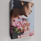Nora Roberts : Havets safirer : roman - pikkukuva 1