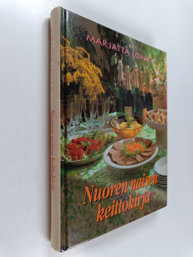 Marjatta Lonka : Nuoren naisen keittokirja