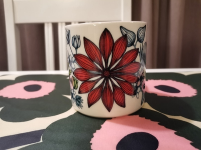 Arabia RUNO muki/ Kesäsade, Design Heini Riitahuhta