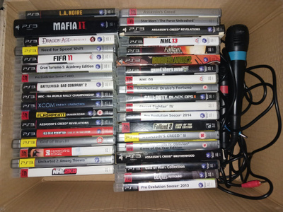 36 Ps3-peliä + Singstar mikit