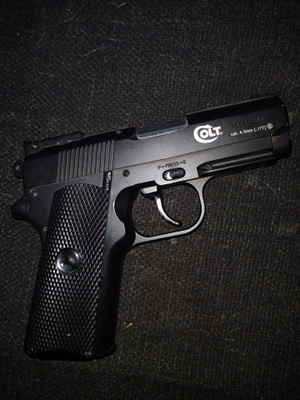 Colt defender cal. 4.5 mm (.177)