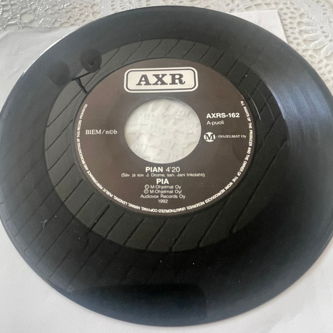 PIA: Pian * Yö  * FIN 1992
