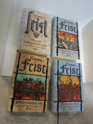 Raymond E. Feist : Käärmesodan taru 1-4 ; Mustan kuningattar