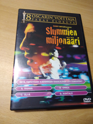 SLUMMIEN MILJONÄÄRI    DVD               SF