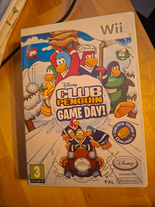 Wii Club Penguin Game Day CIB
