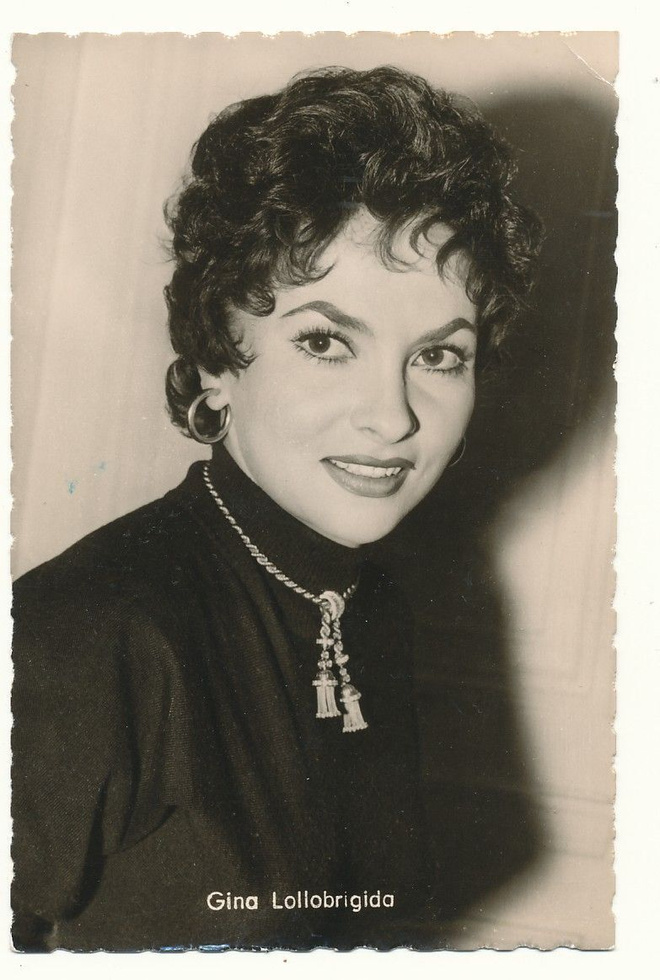 Filmitähti GINA LOLLOBRIGIDA - vanha kortti