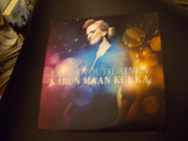 LAURA VOUTILAINEN: Karun maan kukka CDS ( Sis.postikulut )